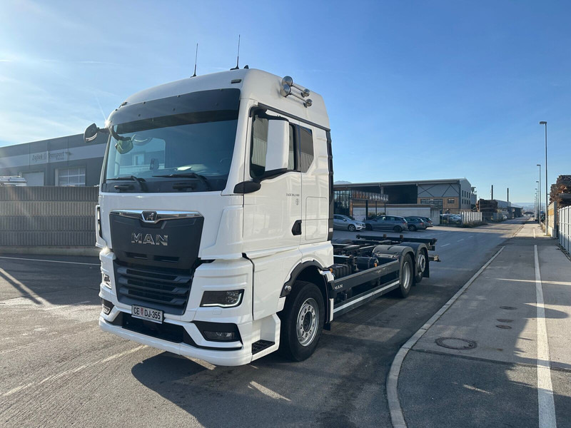 MAN TGX 26.520 6X2-4 LL klima intarder Led - Cab chassis truck: picture 2 MAN TGX 26.520 6X2-4 LL klima intarder Led - Cab chassis truck: picture 2