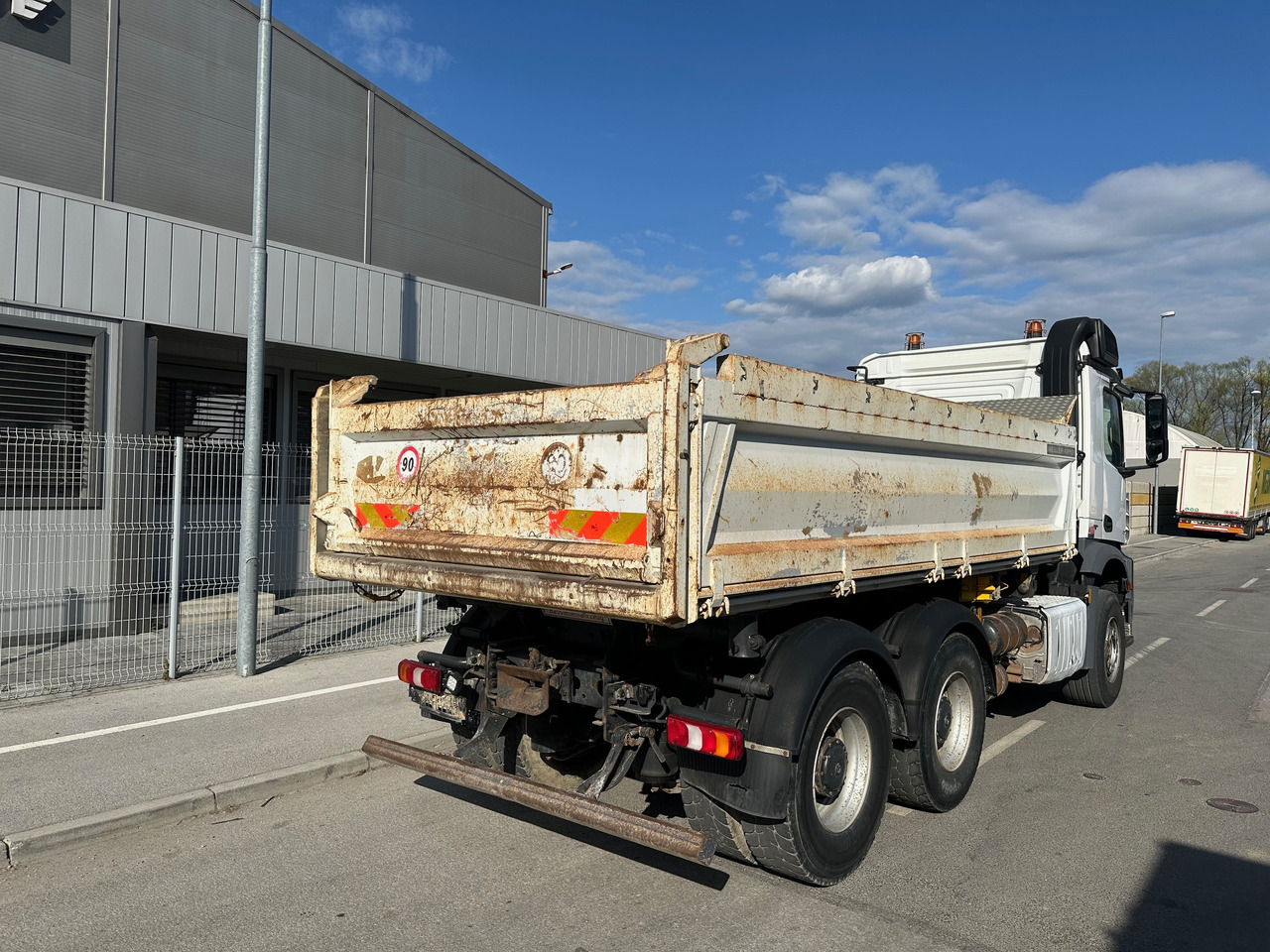 MERCEDES-BENZ Arocs 26.40 bordmatic Meiller - Tipper: picture 3 MERCEDES-BENZ Arocs 26.40 bordmatic Meiller - Tipper: picture 3