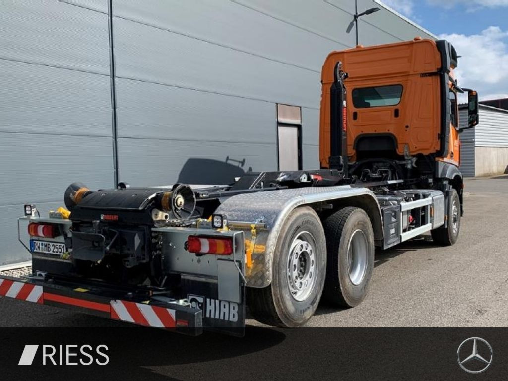 Mercedes-Benz 2551 L Abrollkipper mit HAD, gelenkter liftbarer - Truck: picture 3 Mercedes-Benz 2551 L Abrollkipper mit HAD, gelenkter liftbarer - Truck: picture 3