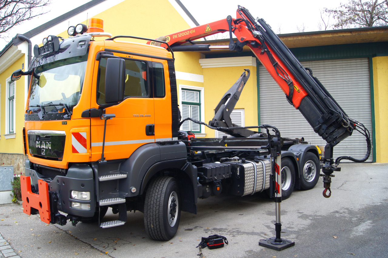 MAN TGS 28.400 BL 6x4-4/TÜV/PK12002/PALIFT/Winterdienst/Salzstreuer/Streuer/Schneepflug - Tipper, Crane truck: picture 2 MAN TGS 28.400 BL 6x4-4/TÜV/PK12002/PALIFT/Winterdienst/Salzstreuer/Streuer/Schneepflug - Tipper, Crane truck: picture 2