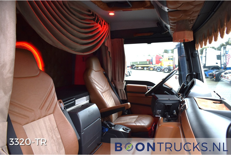 Interior photo 5: Crane truck MAN TGS 440 8x2 + HMF 5020-K6 + FJ1000K4 | EURO6 * KABELSYSTEEM 30T * NL TRUCK * TOP!