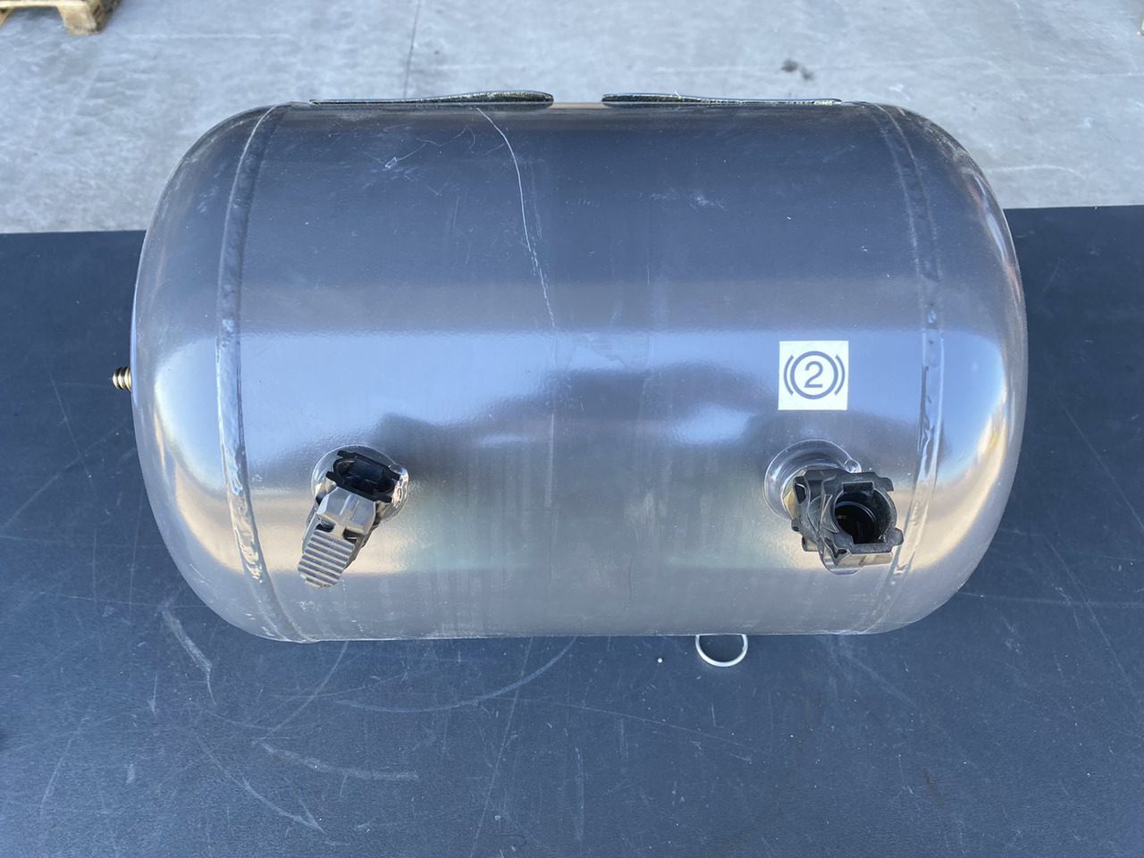 SCANIA COMPRESSED AIR TANK - 1778889 - Brake parts for Truck: picture 1 SCANIA COMPRESSED AIR TANK - 1778889 - Brake parts for Truck: picture 1