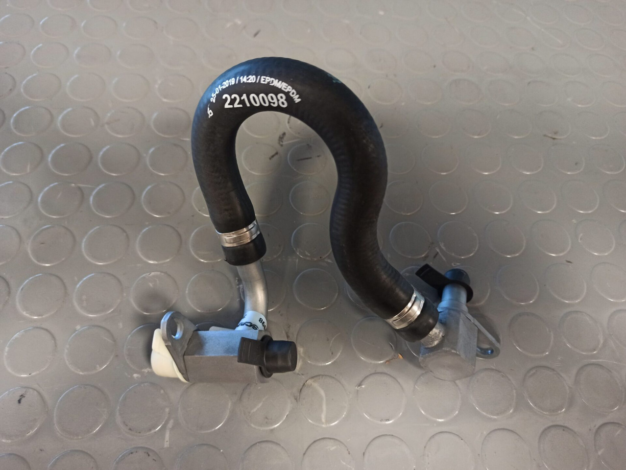 SCANIA COOLANT PIPE 2210098 - Cooling system for Truck: picture 1 SCANIA COOLANT PIPE 2210098 - Cooling system for Truck: picture 1