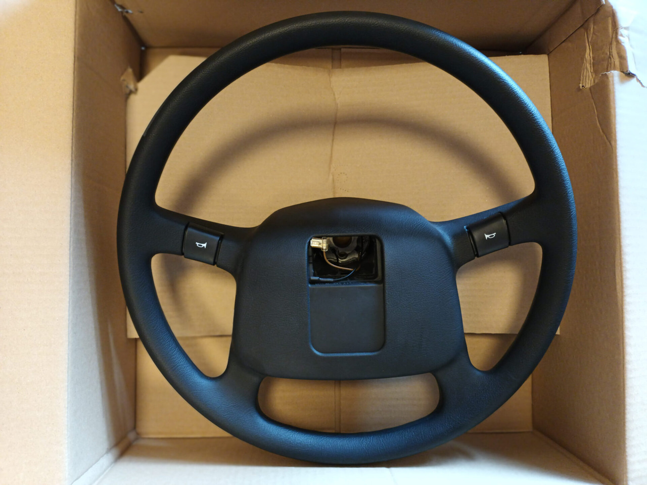 VOLVO STEERING WEEL - 1062027 - Steering wheel for Truck: picture 1 VOLVO STEERING WEEL - 1062027 - Steering wheel for Truck: picture 1