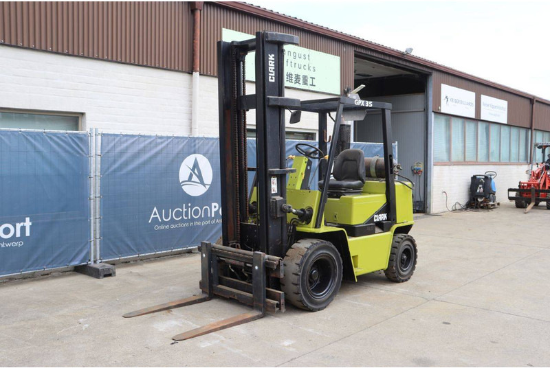 Clark GPX 35 LPG - LPG forklift: picture 4 Clark GPX 35 LPG - LPG forklift: picture 4