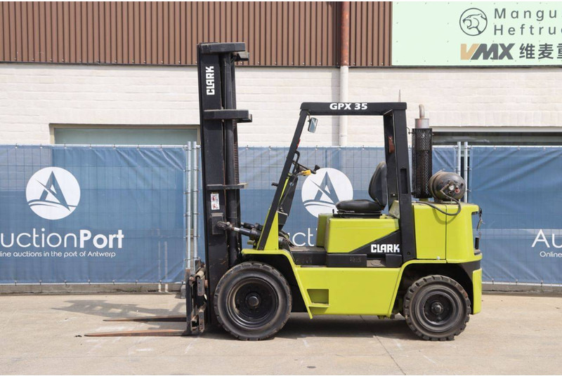 Clark GPX 35 LPG - LPG forklift: picture 1 Clark GPX 35 LPG - LPG forklift: picture 1