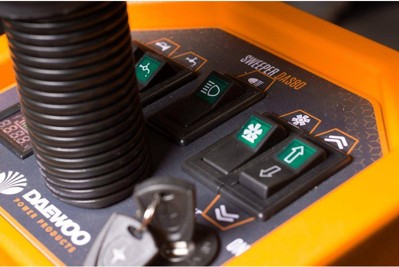 New Road sweeper Daewoo DAS80 Zit: picture 16