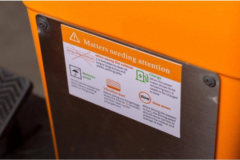 New Road sweeper Daewoo DAS80 Zit: picture 11