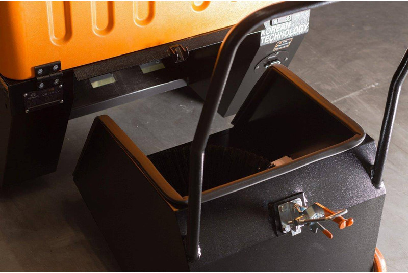 New Road sweeper Daewoo DAS80 Zit: picture 9