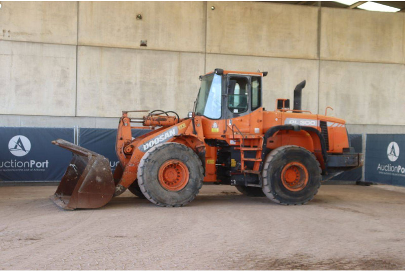 Doosan DL300 - Wheel loader: picture 1 Doosan DL300 - Wheel loader: picture 1