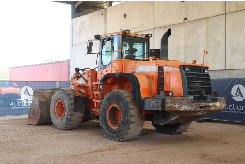 Doosan DL300 - Wheel loader: picture 3 Doosan DL300 - Wheel loader: picture 3