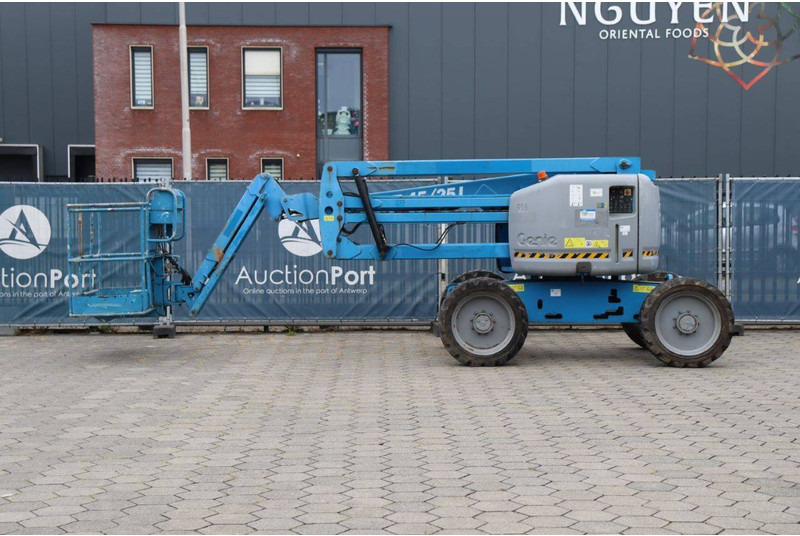 Genie Z-45/25J - Articulated boom: picture 2 Genie Z-45/25J - Articulated boom: picture 2