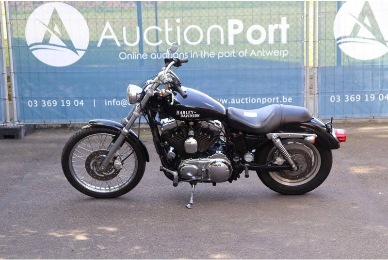 Harley-Davidson Sporster XL1200 Custom - Motorcycle: picture 2 Harley-Davidson Sporster XL1200 Custom - Motorcycle: picture 2