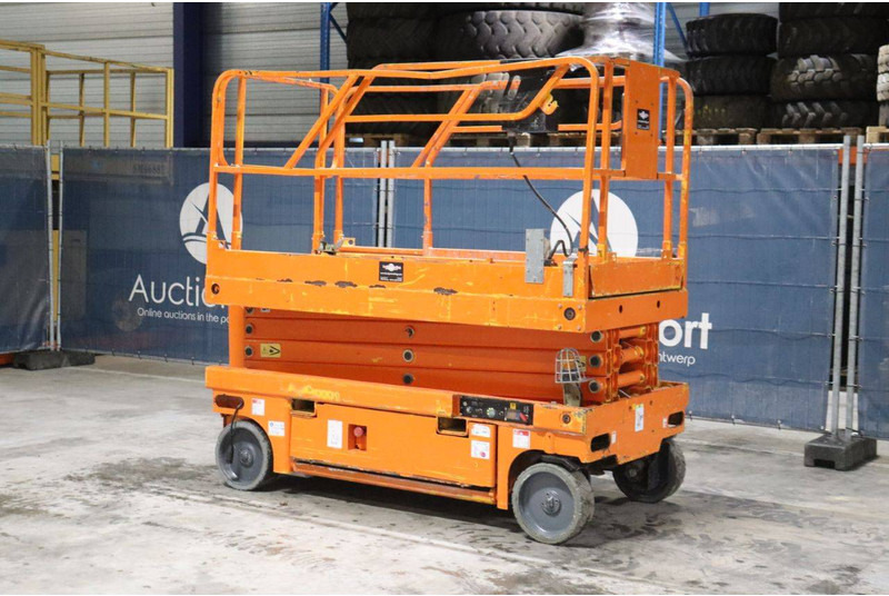 Haulotte Compact 10 - Scissor lift: picture 3 Haulotte Compact 10 - Scissor lift: picture 3