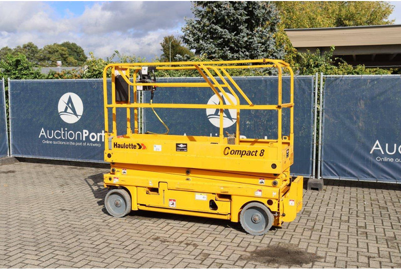 Haulotte Compact 8 - Scissor lift: picture 3 Haulotte Compact 8 - Scissor lift: picture 3