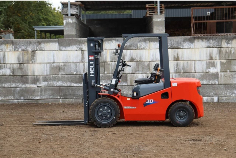 Heli CPCD30 - Diesel forklift: picture 2 Heli CPCD30 - Diesel forklift: picture 2