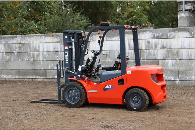 Heli CPCD30 - Diesel forklift: picture 3 Heli CPCD30 - Diesel forklift: picture 3