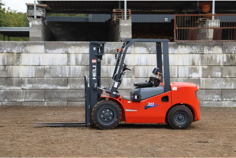 Heli CPCD30 - Diesel forklift: picture 1 Heli CPCD30 - Diesel forklift: picture 1