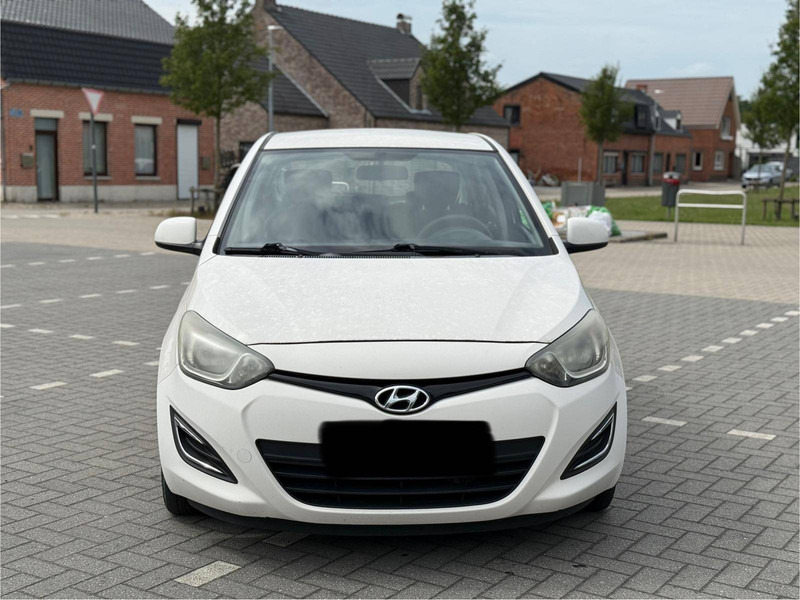 Hyundai i20 1.1 CRDI - Sedan: picture 5 Hyundai i20 1.1 CRDI - Sedan: picture 5