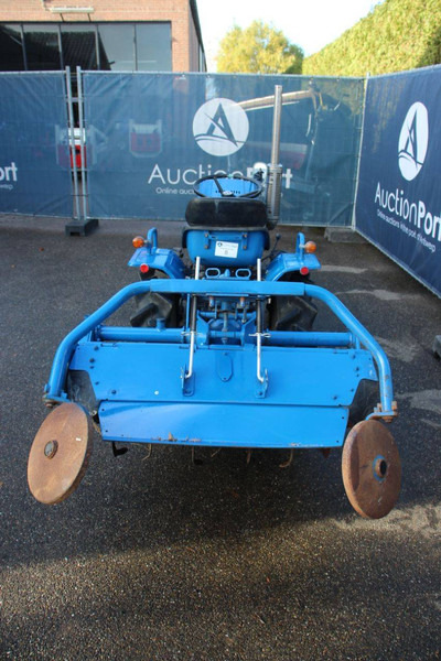 Iseki TX1210F - Farm tractor: picture 4 Iseki TX1210F - Farm tractor: picture 4