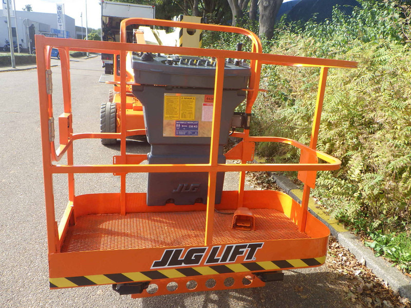 JLG E450AJ - Articulated boom: picture 4 JLG E450AJ - Articulated boom: picture 4