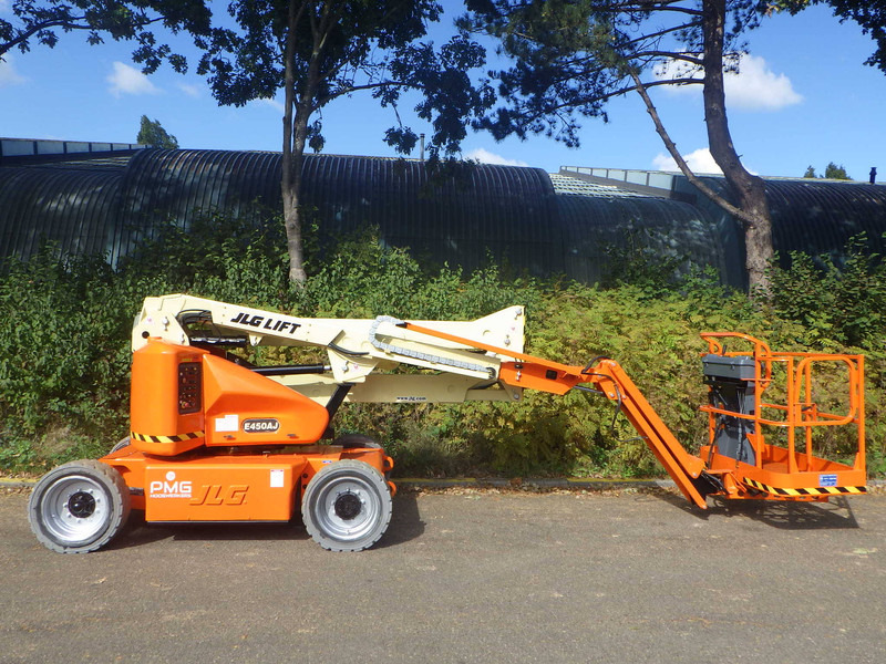 JLG E450AJ - Articulated boom: picture 1 JLG E450AJ - Articulated boom: picture 1