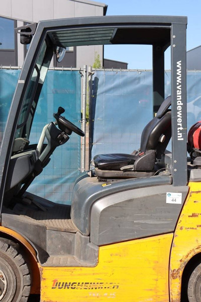 LPG forklift Jungheinrich TFG 425: picture 15
