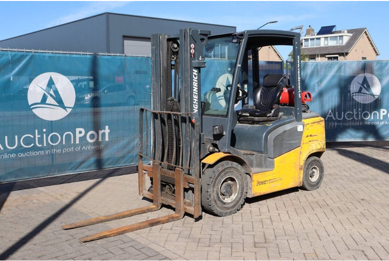 LPG forklift Jungheinrich TFG 425: picture 8