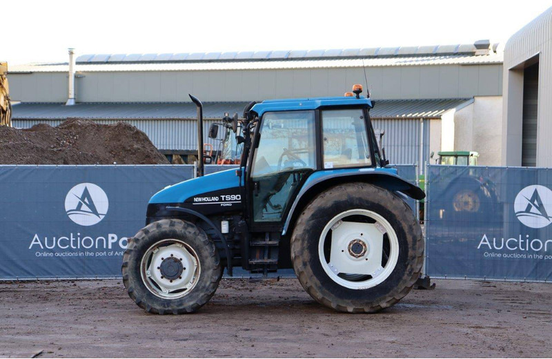 New Holland TS90 - Farm tractor: picture 2 New Holland TS90 - Farm tractor: picture 2