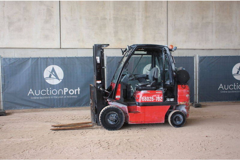 Nissan 25 - LPG forklift: picture 1 Nissan 25 - LPG forklift: picture 1