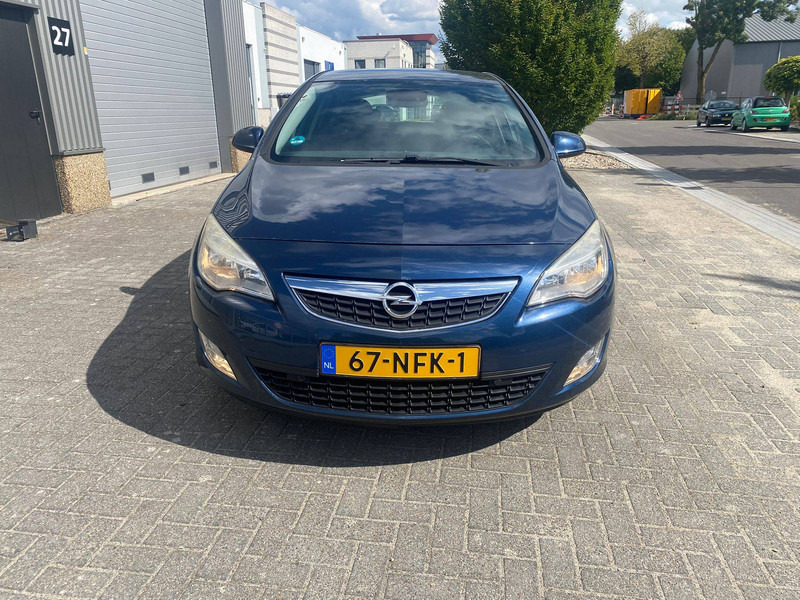 Opel Astra 1.6 - Sedan: picture 4 Opel Astra 1.6 - Sedan: picture 4