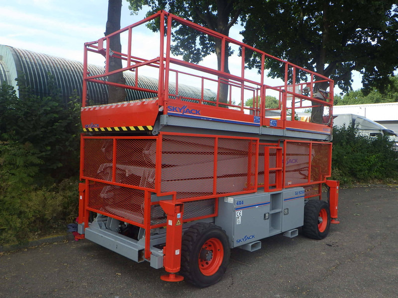 Skyjack SJ9250RT - Scissor lift: picture 2 Skyjack SJ9250RT - Scissor lift: picture 2