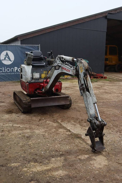 Mini excavator Takeuchi TB215R: picture 6