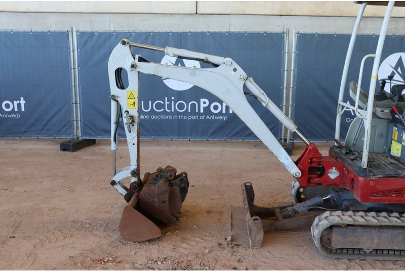 Mini excavator Takeuchi TB216: picture 9