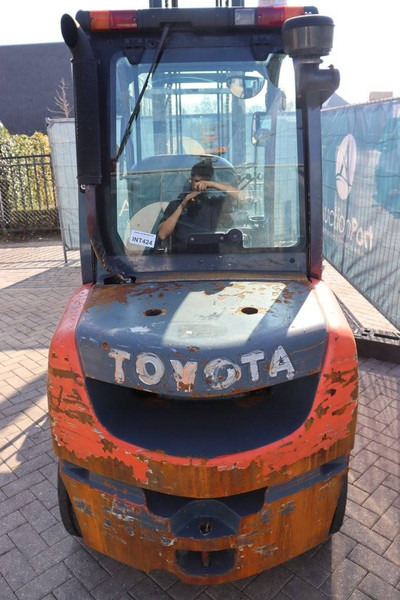 Toyota 02-8FDF30 - Diesel forklift: picture 4 Toyota 02-8FDF30 - Diesel forklift: picture 4
