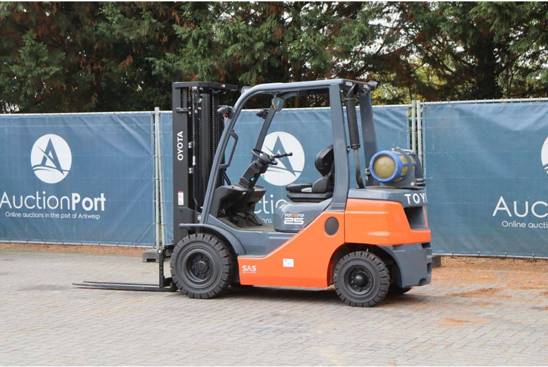 Toyota 02-8FGF25 - LPG forklift: picture 3 Toyota 02-8FGF25 - LPG forklift: picture 3