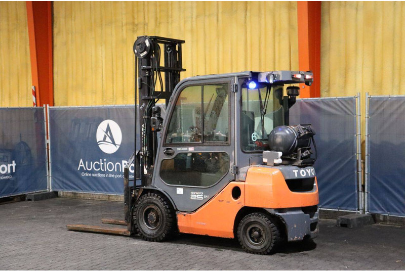 Toyota 02-8FGF25 - LPG forklift: picture 3 Toyota 02-8FGF25 - LPG forklift: picture 3