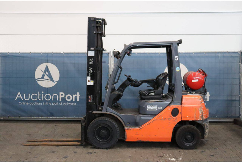 Toyota 02-8FGF25 - LPG forklift: picture 2 Toyota 02-8FGF25 - LPG forklift: picture 2
