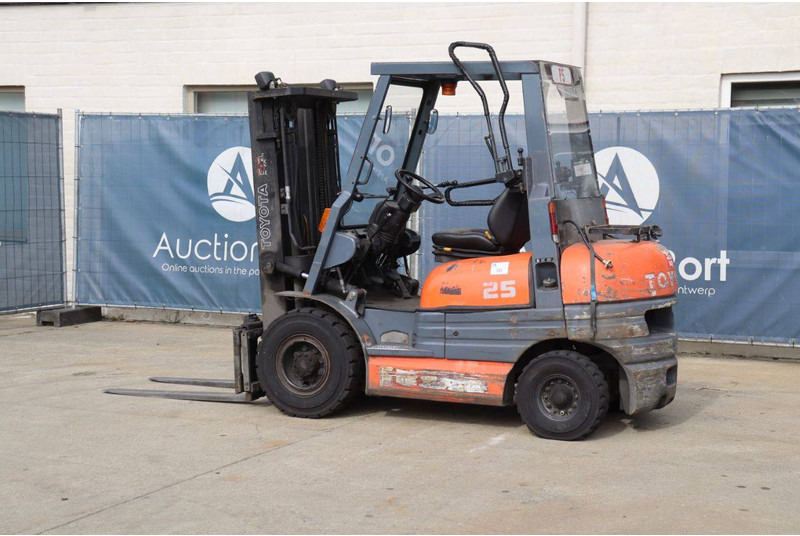 Toyota 42-6FGF25 - LPG forklift: picture 3 Toyota 42-6FGF25 - LPG forklift: picture 3
