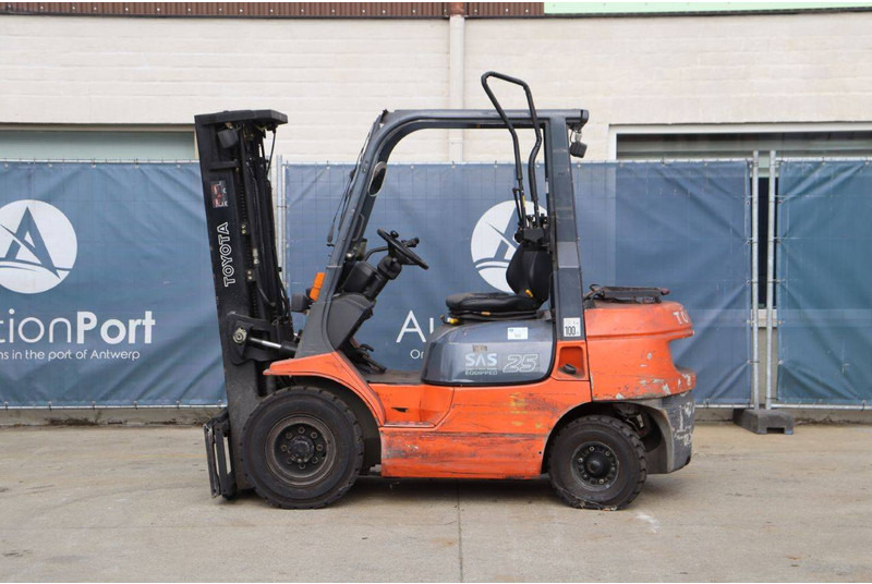 Toyota 42-7FGF25 - LPG forklift: picture 2 Toyota 42-7FGF25 - LPG forklift: picture 2
