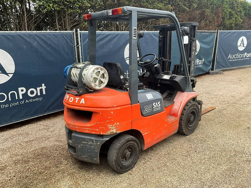 Toyota 42-7FGF25 - LPG forklift: picture 3 Toyota 42-7FGF25 - LPG forklift: picture 3