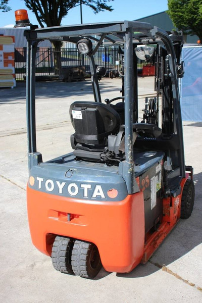 Toyota 8FBE18T - Electric forklift: picture 5 Toyota 8FBE18T - Electric forklift: picture 5