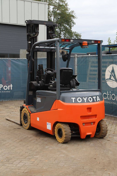 Toyota 8FBMT25 - Electric forklift: picture 4 Toyota 8FBMT25 - Electric forklift: picture 4