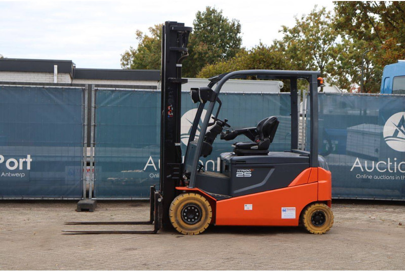 Toyota 8FBMT25 - Electric forklift: picture 1 Toyota 8FBMT25 - Electric forklift: picture 1