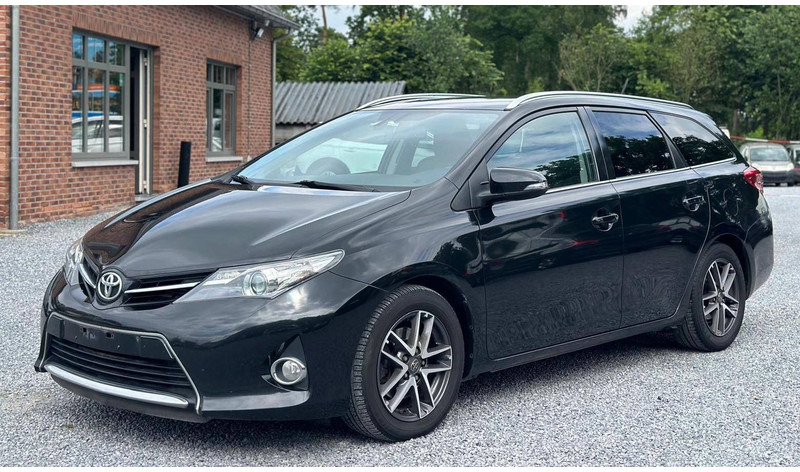 Toyota Auris Touring Sports _ 2.0 D - Sedan: picture 1 Toyota Auris Touring Sports _ 2.0 D - Sedan: picture 1