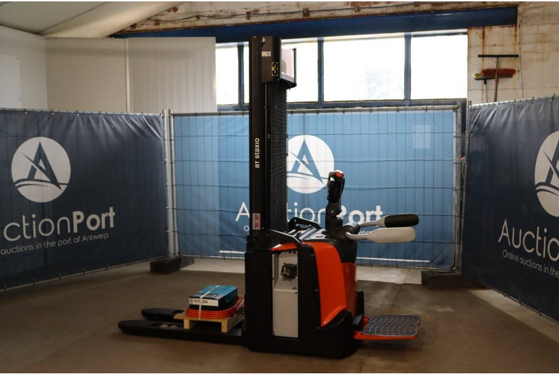 Toyota SPE120 - Stacker: picture 3 Toyota SPE120 - Stacker: picture 3