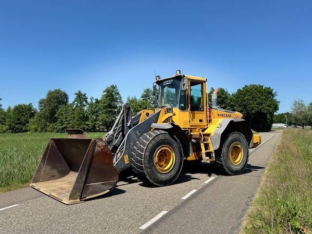 Volvo L110E - Wheel loader: picture 2 Volvo L110E - Wheel loader: picture 2