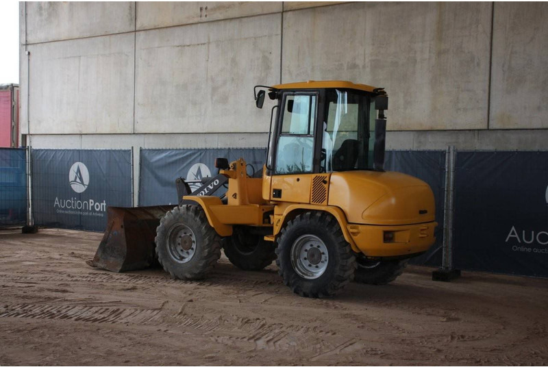 Volvo L30B-Z/X - Wheel loader: picture 3 Volvo L30B-Z/X - Wheel loader: picture 3