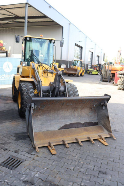 Wheel loader Volvo L30G: picture 7