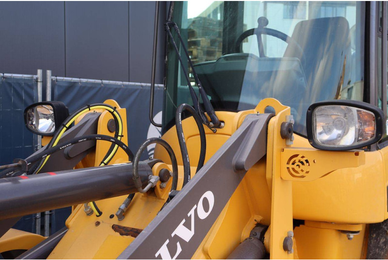 Wheel loader Volvo L30G: picture 15